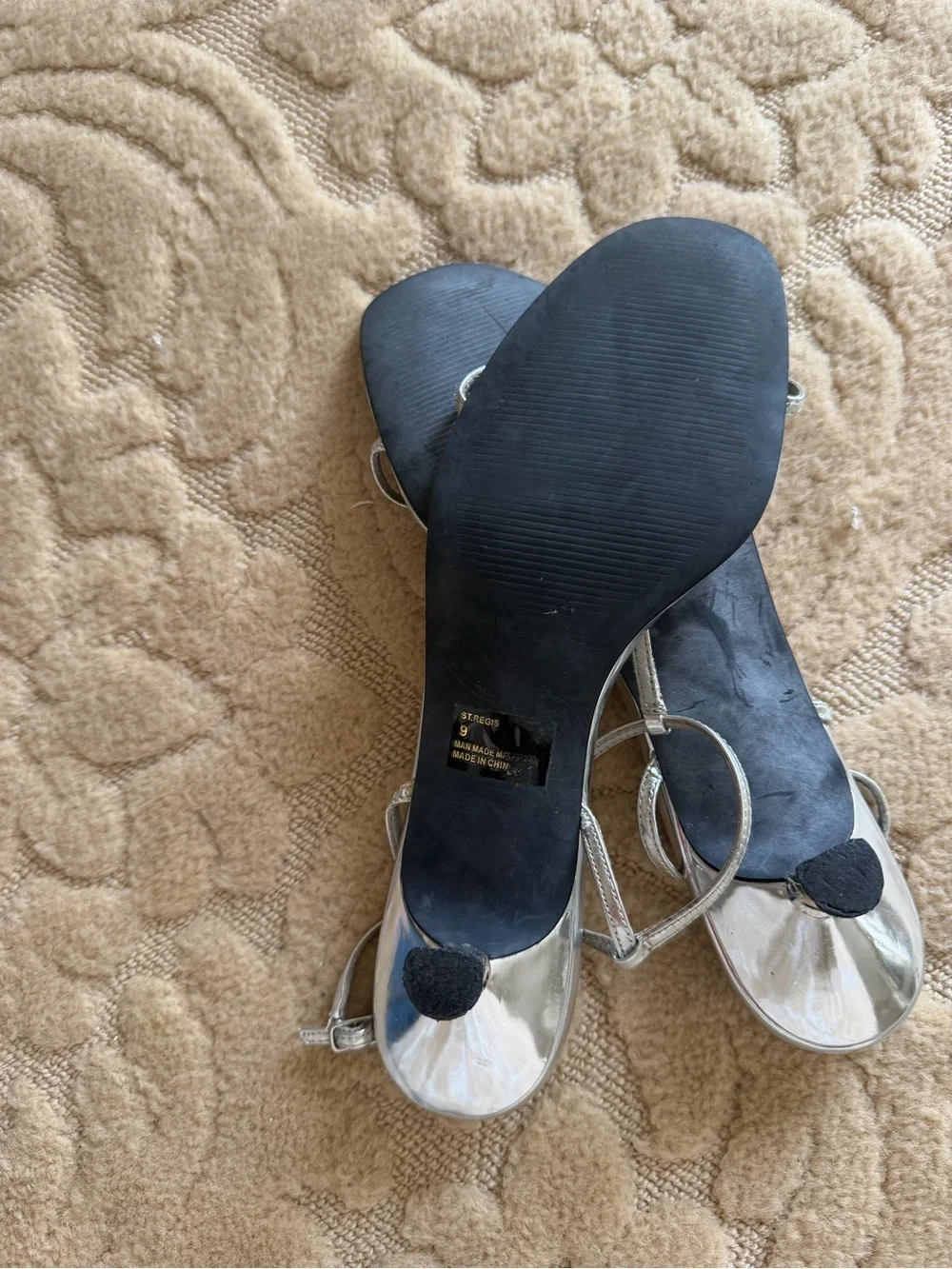 Metallic Silver T-Strap Sandals kitten heel - Picture 6 of 6